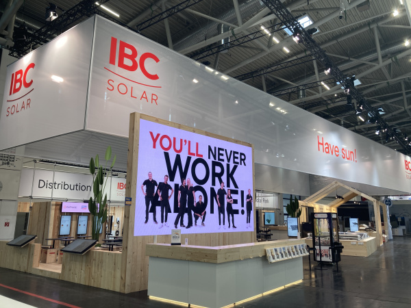 IBC SOLAR a Intersolar 2026: oltre la distribuzione – sistemi, servizi e soluzioni complete